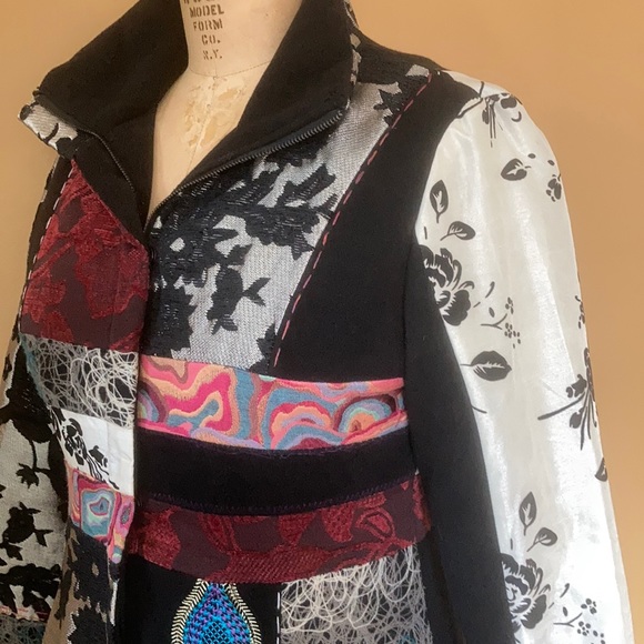 Exquisite Tapestry Coat - Picture 3 of 16